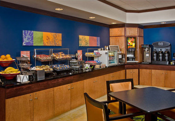 Fairfield Inn And Suites By Marriott Ларами Ресторант снимка
